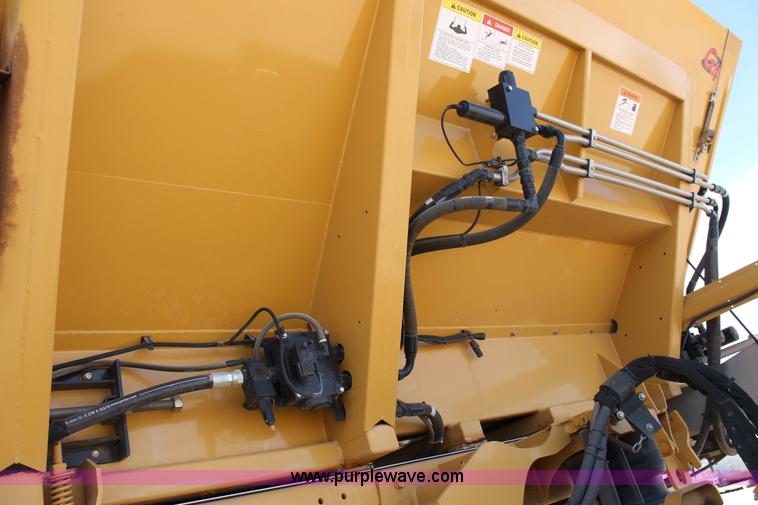 image for item C3766 2010 Ag-Chem RoGator 1386 self-propelled dry spreader