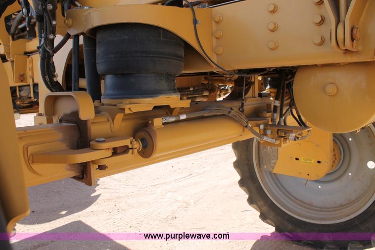 image for item C3766 2010 Ag-Chem RoGator 1386 self-propelled dry spreader