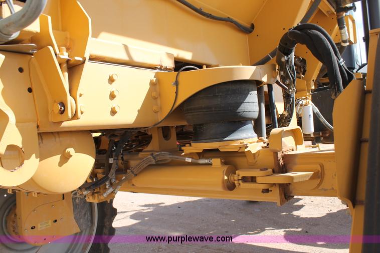 image for item C3766 2010 Ag-Chem RoGator 1386 self-propelled dry spreader