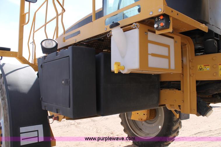 image for item C3766 2010 Ag-Chem RoGator 1386 self-propelled dry spreader