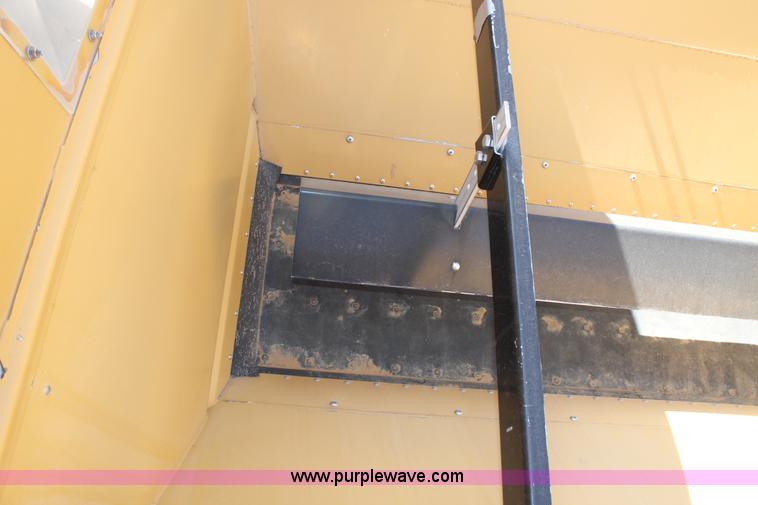 image for item C3766 2010 Ag-Chem RoGator 1386 self-propelled dry spreader