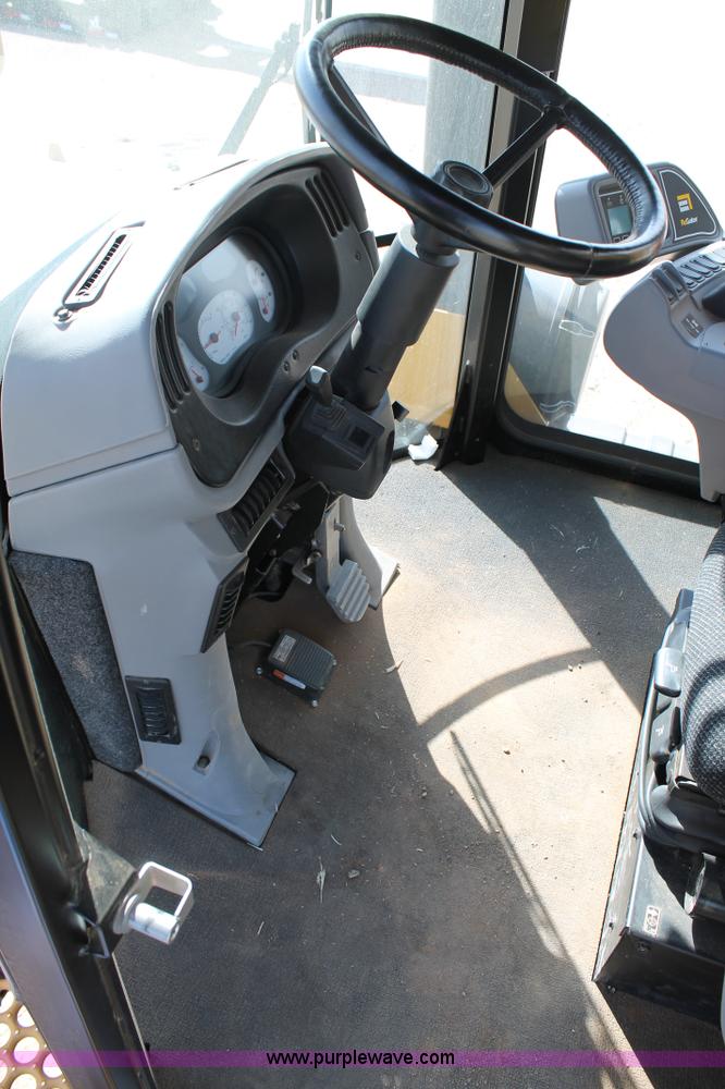 image for item C3766 2010 Ag-Chem RoGator 1386 self-propelled dry spreader