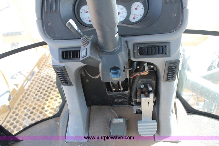 image for item C3766 2010 Ag-Chem RoGator 1386 self-propelled dry spreader