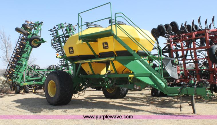 image for item C3767 2002 John Deere 1900 air seeding cart with John Deere 730 air drill