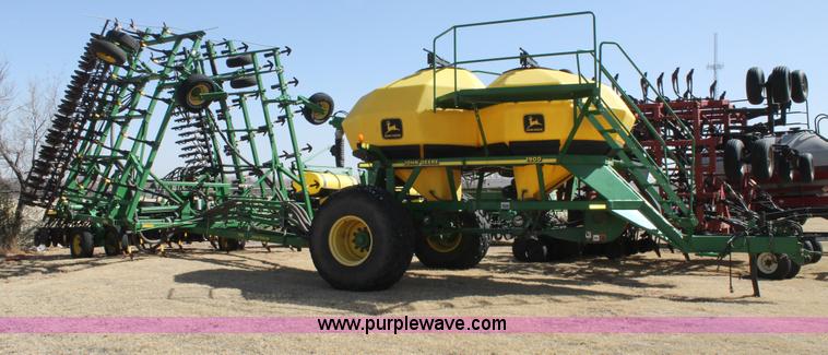 image for item C3767 2002 John Deere 1900 air seeding cart with John Deere 730 air drill