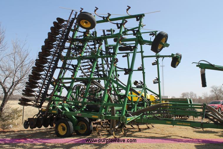 image for item C3767 2002 John Deere 1900 air seeding cart with John Deere 730 air drill