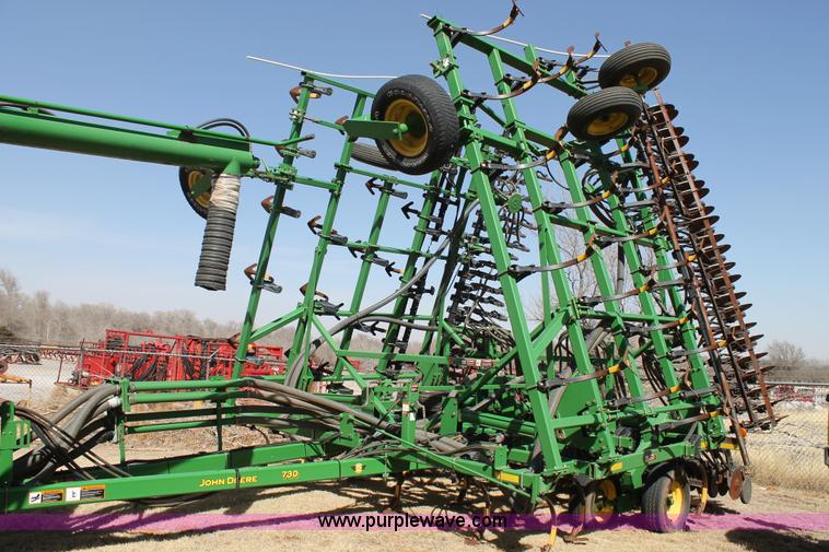 image for item C3767 2002 John Deere 1900 air seeding cart with John Deere 730 air drill