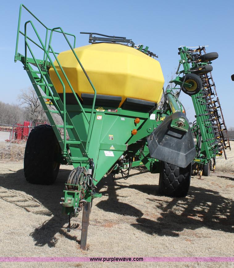 image for item C3767 2002 John Deere 1900 air seeding cart with John Deere 730 air drill