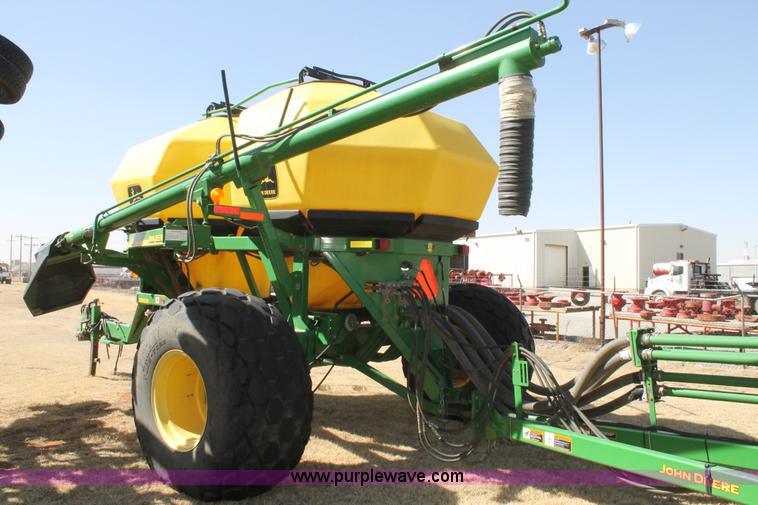 image for item C3767 2002 John Deere 1900 air seeding cart with John Deere 730 air drill