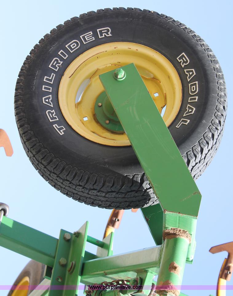 image for item C3767 2002 John Deere 1900 air seeding cart with John Deere 730 air drill