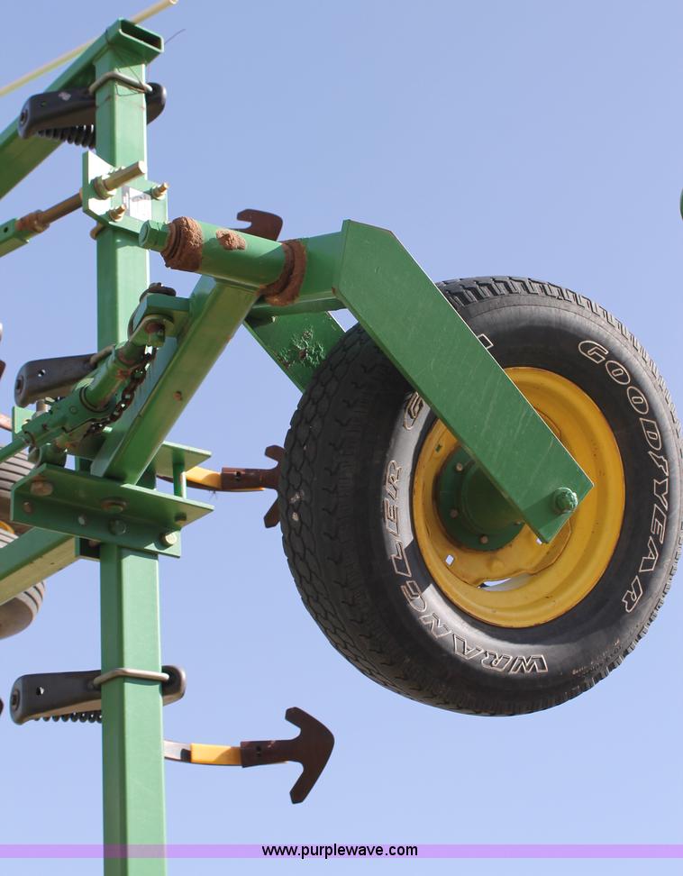 image for item C3767 2002 John Deere 1900 air seeding cart with John Deere 730 air drill