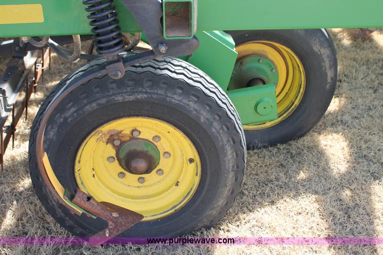 image for item C3767 2002 John Deere 1900 air seeding cart with John Deere 730 air drill