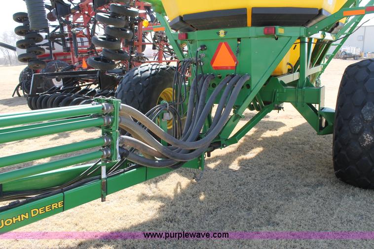 image for item C3767 2002 John Deere 1900 air seeding cart with John Deere 730 air drill