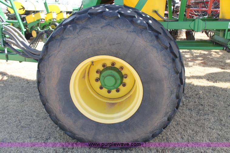 image for item C3767 2002 John Deere 1900 air seeding cart with John Deere 730 air drill