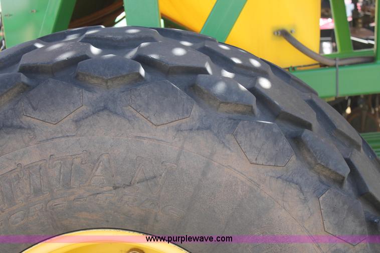 image for item C3767 2002 John Deere 1900 air seeding cart with John Deere 730 air drill