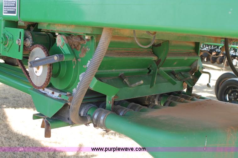 image for item C3767 2002 John Deere 1900 air seeding cart with John Deere 730 air drill