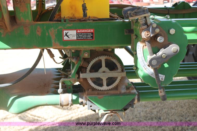 image for item C3767 2002 John Deere 1900 air seeding cart with John Deere 730 air drill