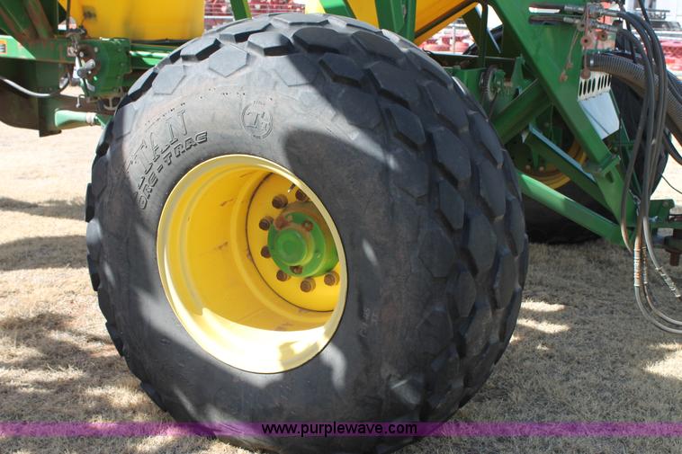 image for item C3767 2002 John Deere 1900 air seeding cart with John Deere 730 air drill