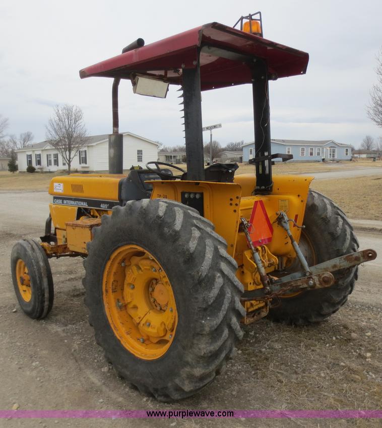 image for item F8209 Case 495 tractor