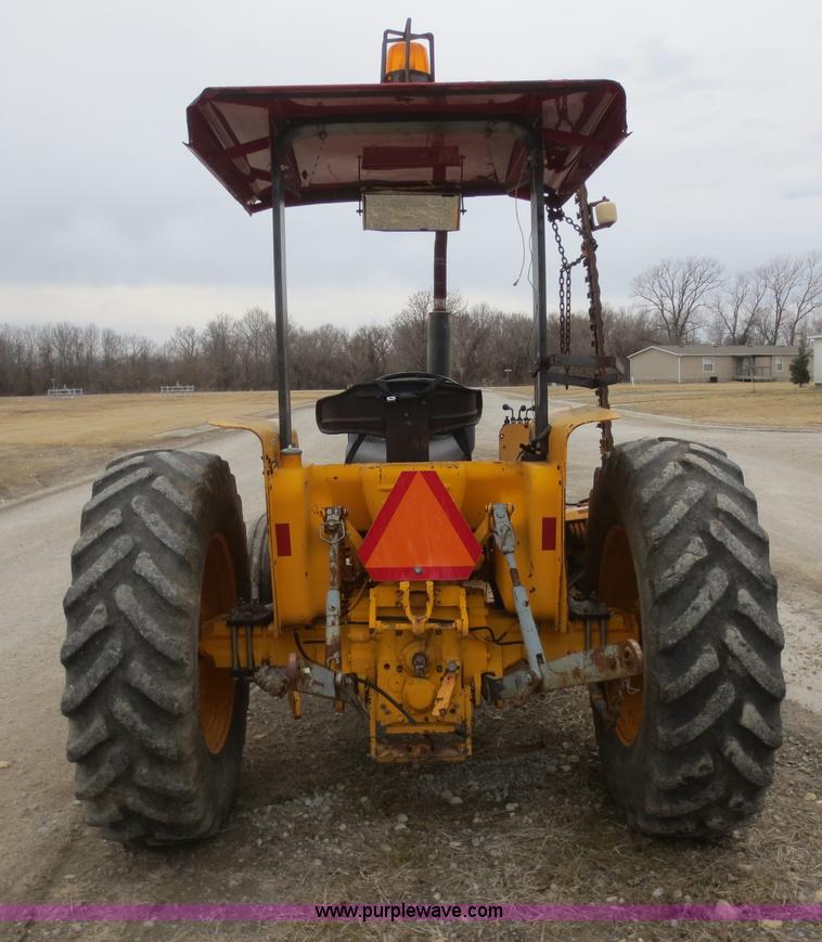 image for item F8209 Case 495 tractor