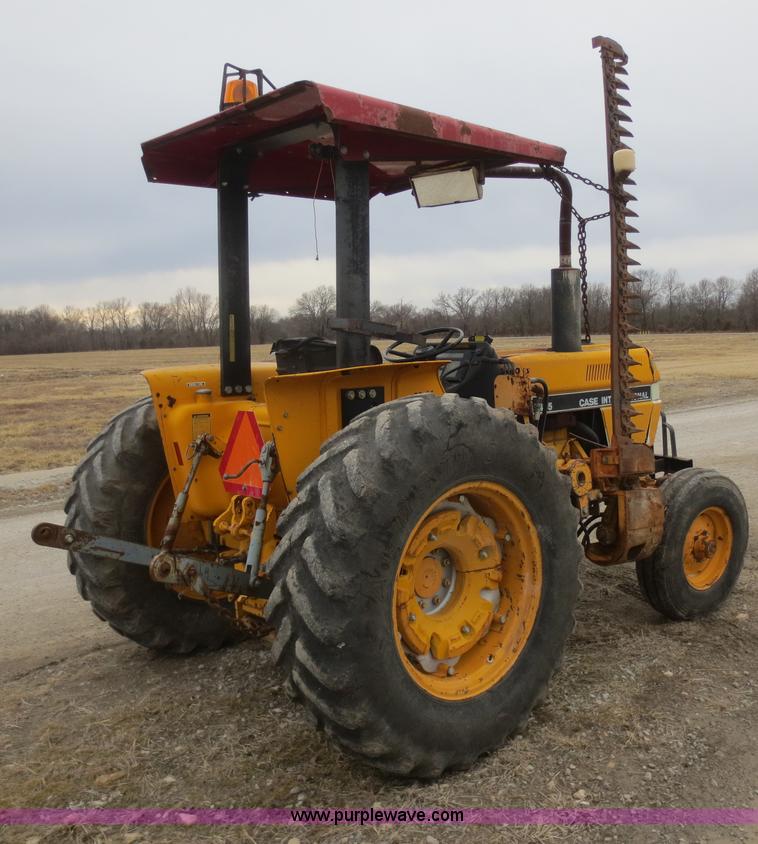 image for item F8209 Case 495 tractor