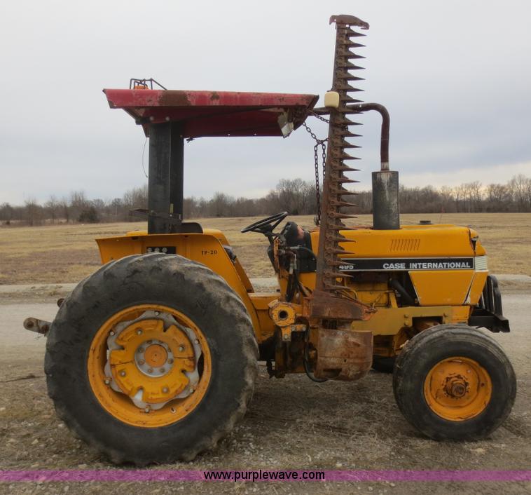 image for item F8209 Case 495 tractor