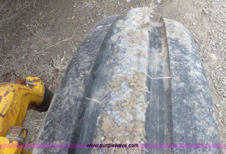 image for item F8209 Case 495 tractor