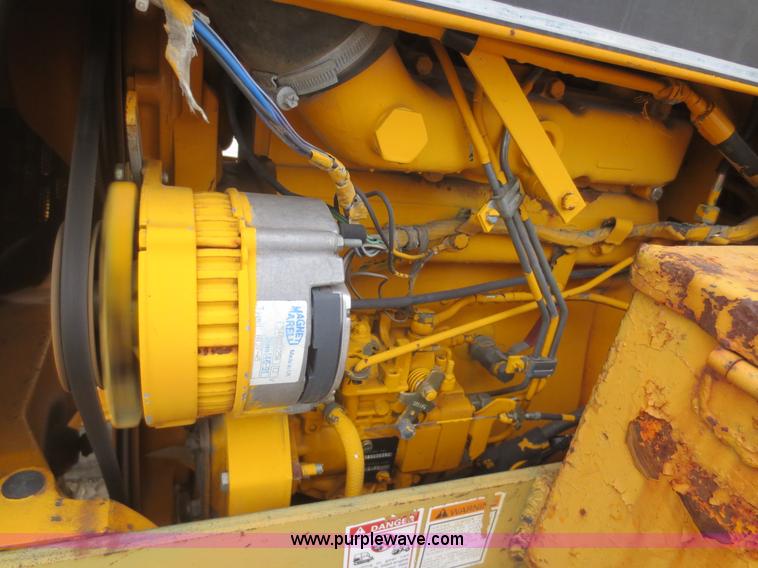 image for item F8209 Case 495 tractor