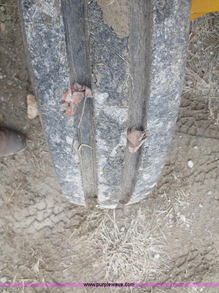 image for item F8209 Case 495 tractor