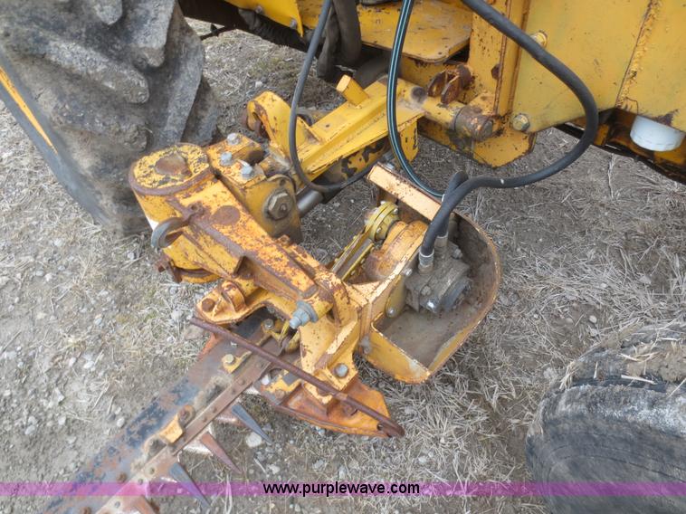 image for item F8209 Case 495 tractor