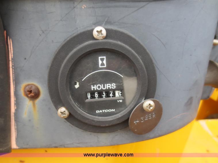 image for item F8209 Case 495 tractor