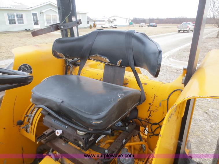 image for item F8209 Case 495 tractor