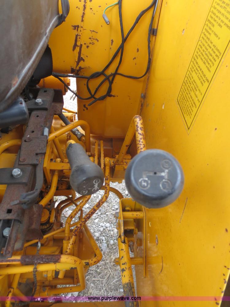 image for item F8209 Case 495 tractor