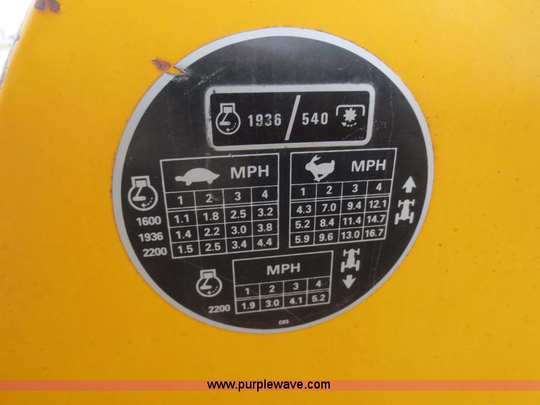 image for item F8209 Case 495 tractor