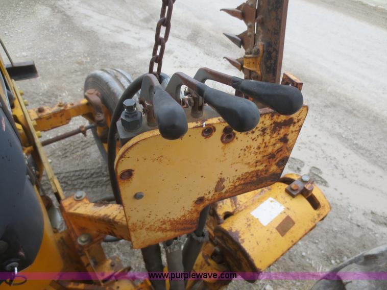 image for item F8209 Case 495 tractor