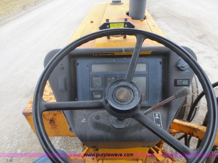 image for item F8209 Case 495 tractor