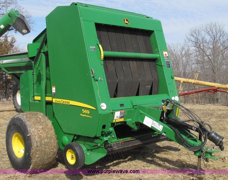 image for item G2296 2013 John Deere 569 round baler