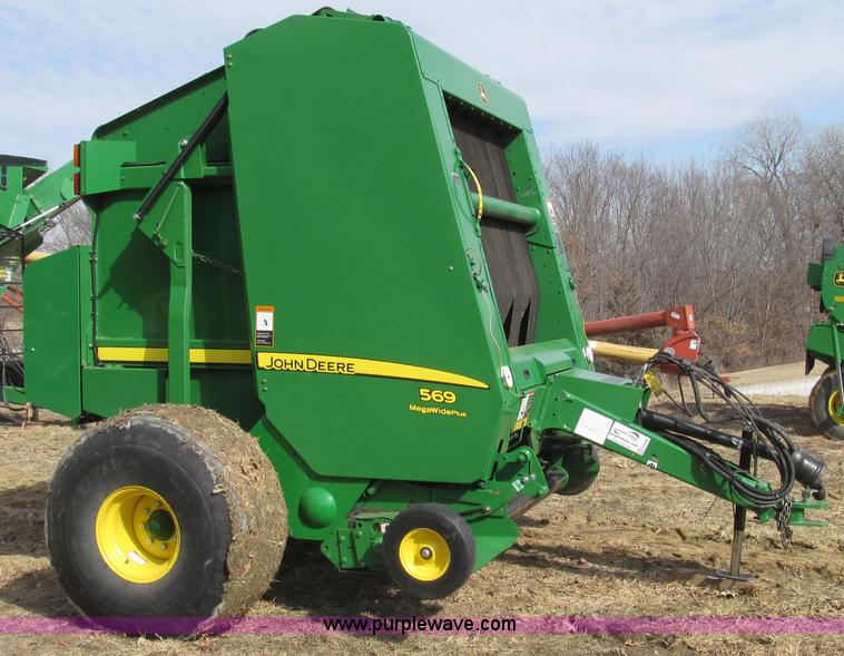 image for item G2296 2013 John Deere 569 round baler