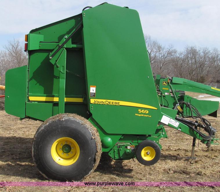 image for item G2296 2013 John Deere 569 round baler