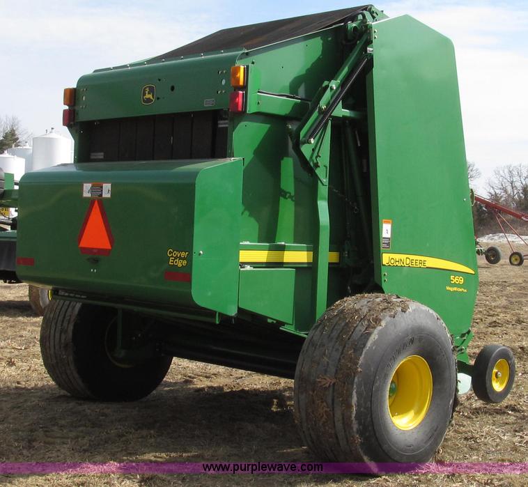 image for item G2296 2013 John Deere 569 round baler