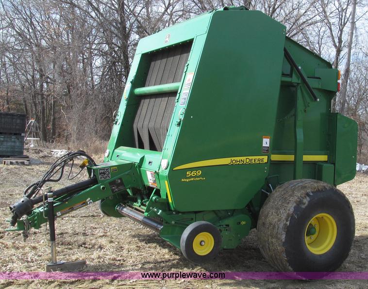 image for item G2296 2013 John Deere 569 round baler