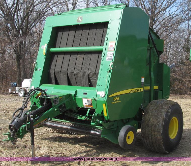 image for item G2296 2013 John Deere 569 round baler