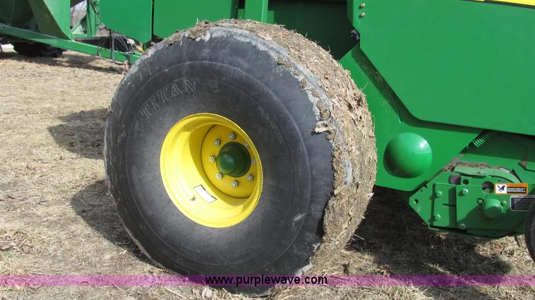 image for item G2296 2013 John Deere 569 round baler