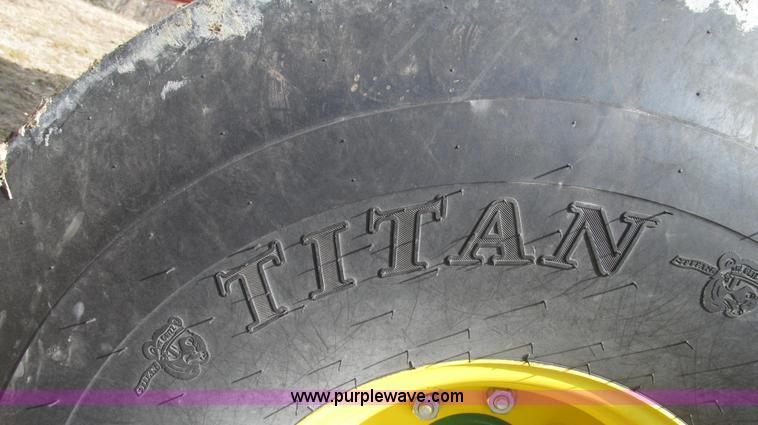 image for item G2296 2013 John Deere 569 round baler