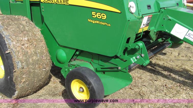 image for item G2296 2013 John Deere 569 round baler