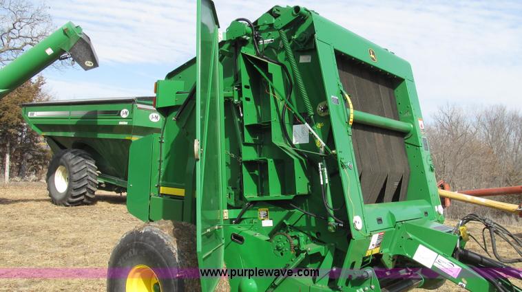 image for item G2296 2013 John Deere 569 round baler