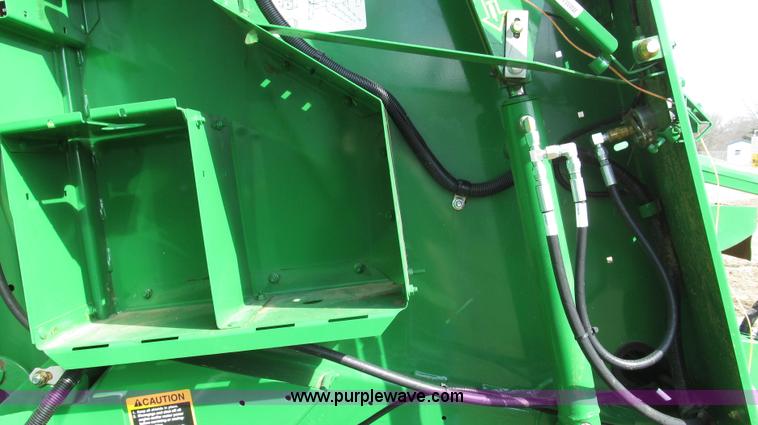 image for item G2296 2013 John Deere 569 round baler
