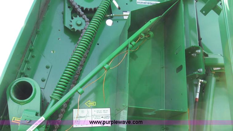image for item G2296 2013 John Deere 569 round baler