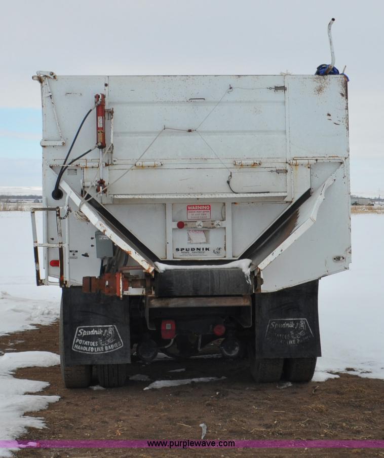 image for item G6424 1980 White Road Boss 2 truck with live bottom box