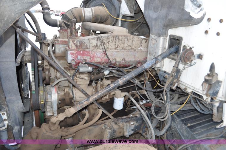 image for item G6424 1980 White Road Boss 2 truck with live bottom box